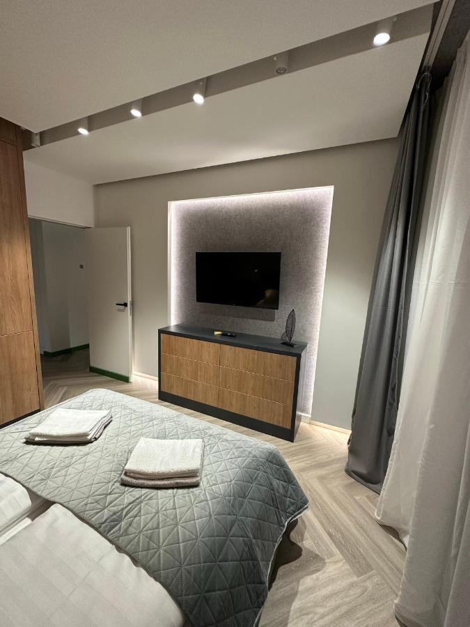 Luxury By The Lake Ap 28 Sibiu Exteriör bild